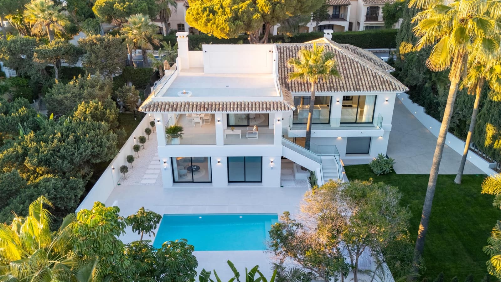4 bedroom Villa for sale in Marbella with pool garage - € 3,669,000 (Ref: 9245921)