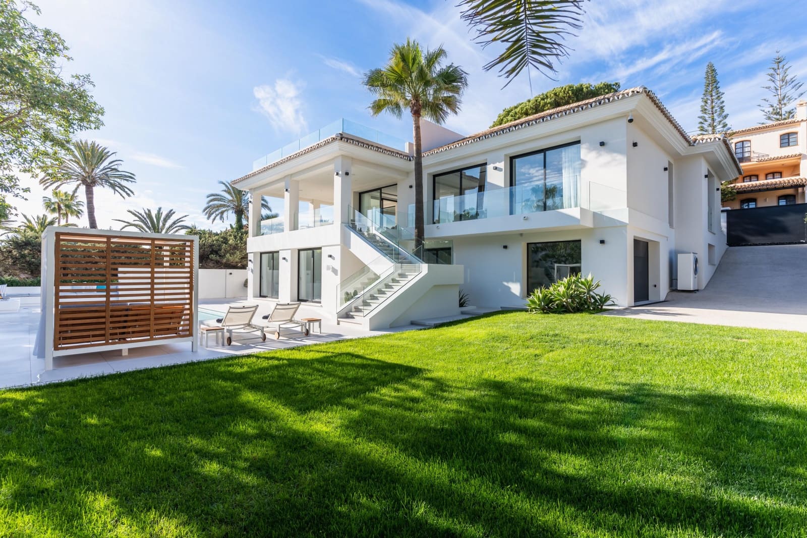 4 bedroom Villa for sale in Marbella with pool garage - € 3,669,000 (Ref: 9245921)