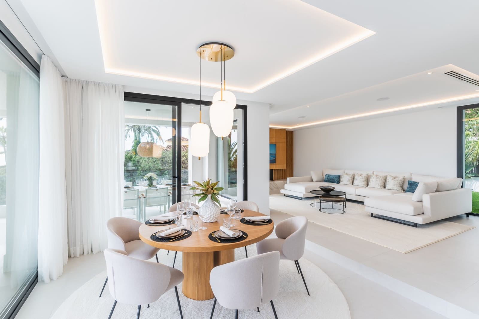 4 bedroom Villa for sale in Marbella with pool garage - € 3,669,000 (Ref: 9245921)