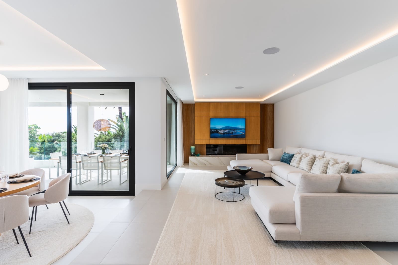 4 bedroom Villa for sale in Marbella with pool garage - € 3,669,000 (Ref: 9245921)