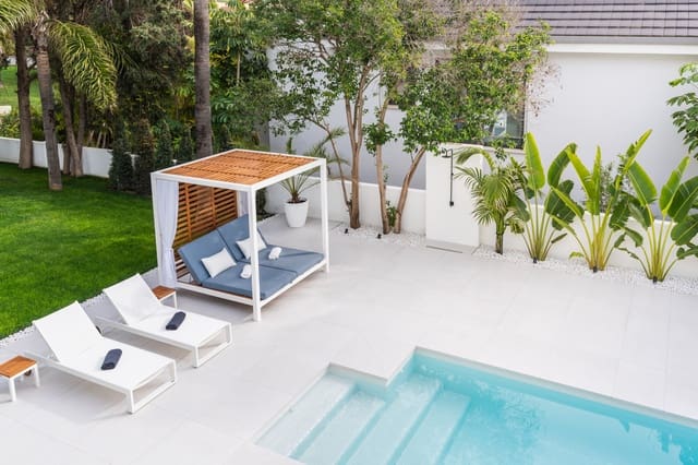 4 sypialnia Willa na sprzedaż w Marbella z basenem garażem - 3 669 000 € (Ref: 9245921)