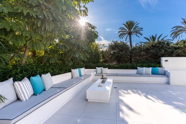 4 sypialnia Willa na sprzedaż w Marbella z basenem garażem - 3 669 000 € (Ref: 9245921)