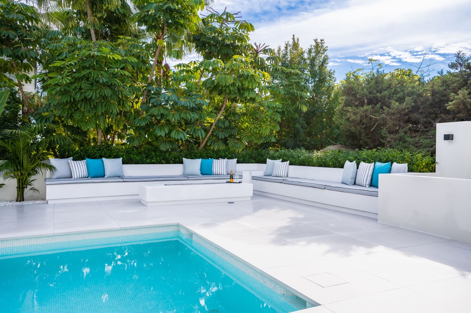4 bedroom Villa for sale in Marbella with pool garage - € 3,669,000 (Ref: 9245921)