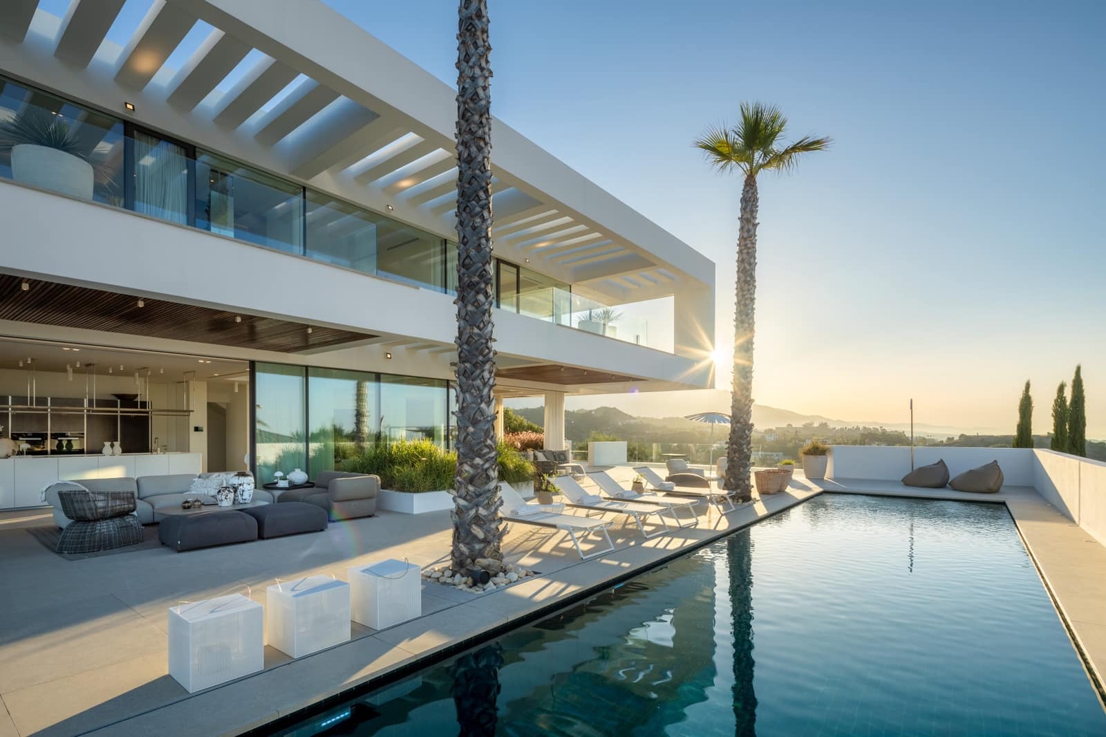 6 bedroom Villa for sale in La Quinta with pool garage - € 7,895,000 (Ref: 9245923)