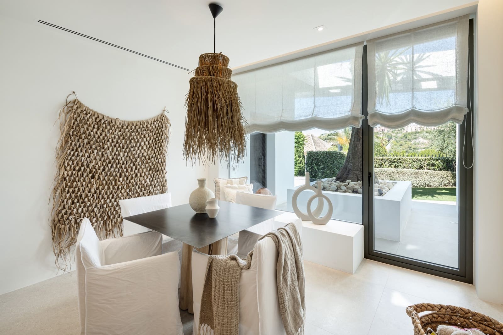 6 bedroom Villa for sale in La Quinta with pool garage - € 7,895,000 (Ref: 9245923)