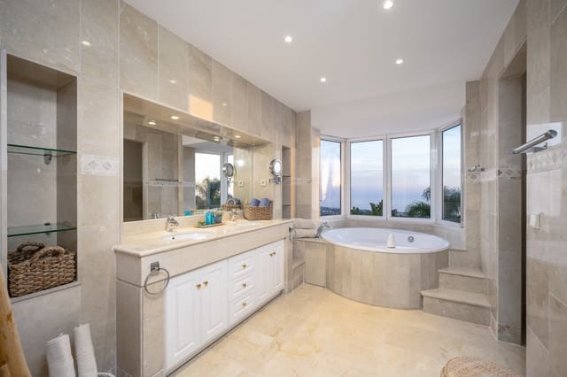 6 sypialnia Willa na sprzedaż w Marbella z basenem garażem - 4 000 000 € (Ref: 9245924)