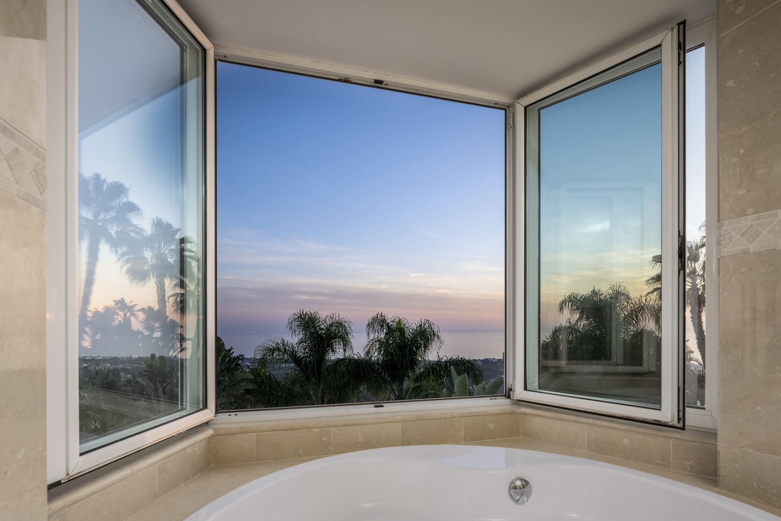 6 bedroom Villa for sale in Marbella with pool garage - € 4,000,000 (Ref: 9245924)