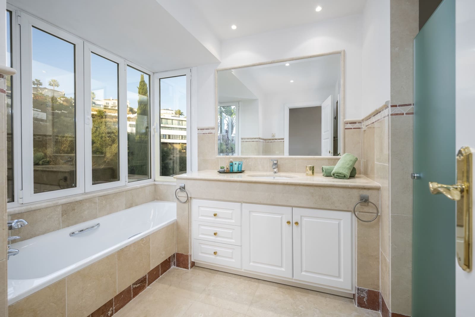 6 bedroom Villa for sale in Marbella with pool garage - € 4,000,000 (Ref: 9245924)