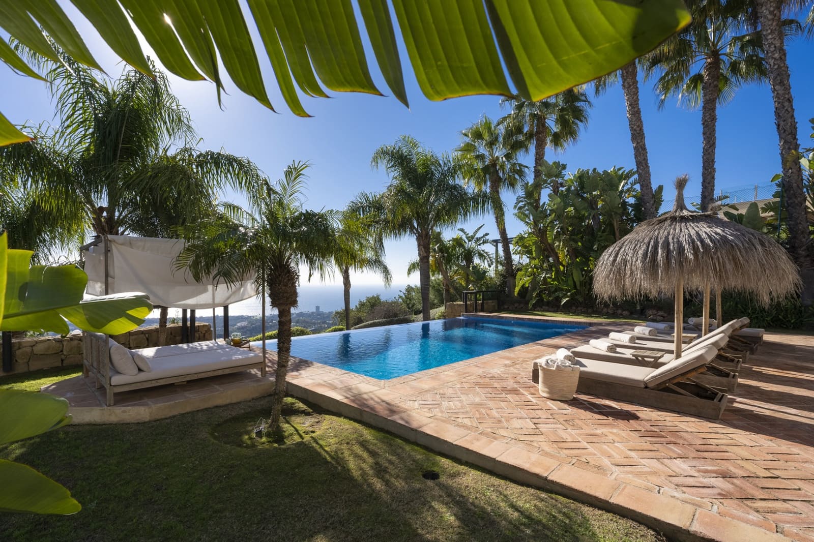 6 bedroom Villa for sale in Marbella with pool garage - € 4,000,000 (Ref: 9245924)