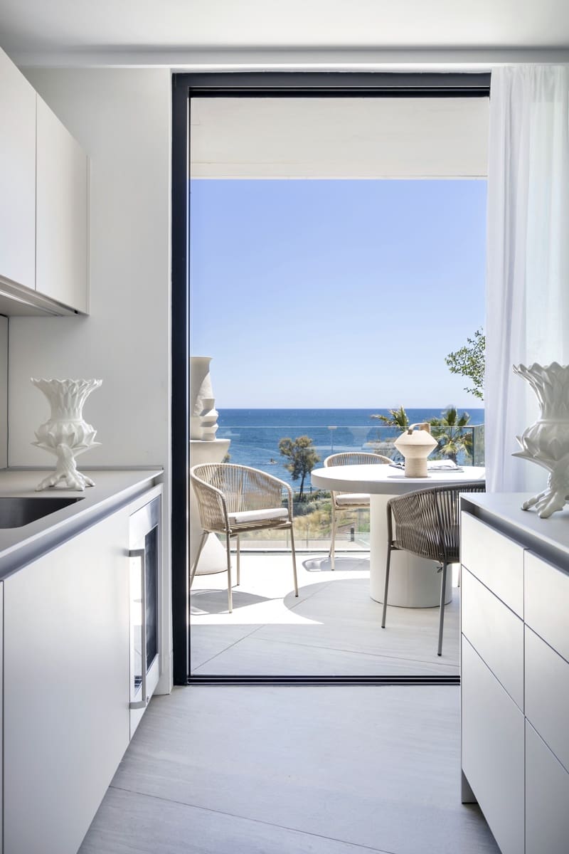 Apartamento de 3 habitaciones en Estepona en venta con piscina garaje - 3.360.000 € (Ref: 9245925)