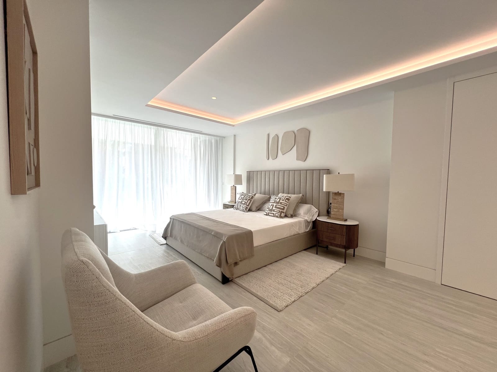 Apartamento de 3 habitaciones en Estepona en venta con piscina garaje - 3.360.000 € (Ref: 9245925)