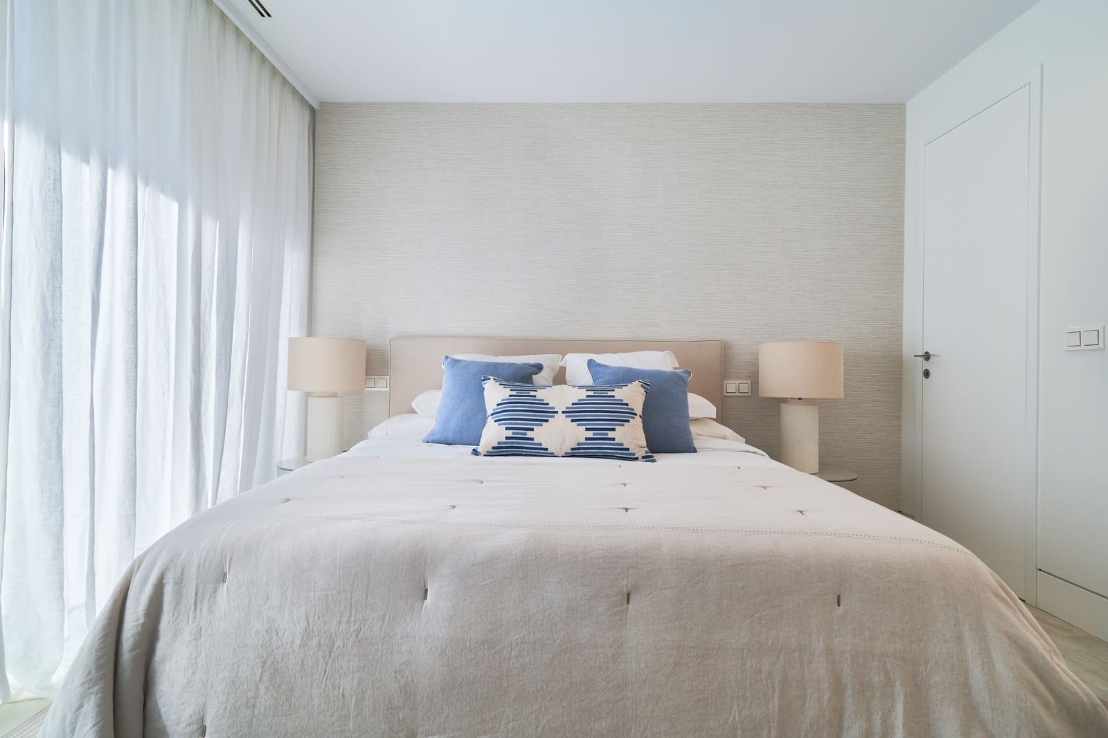 2 bedroom Apartment for sale in Estepona with pool garage - € 1,280,000 (Ref: 9245926)