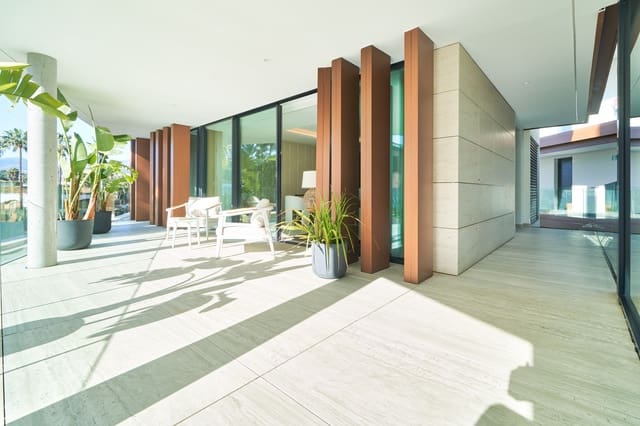 2 bedroom Apartment for sale in Estepona with pool garage - € 1,280,000 (Ref: 9245926)