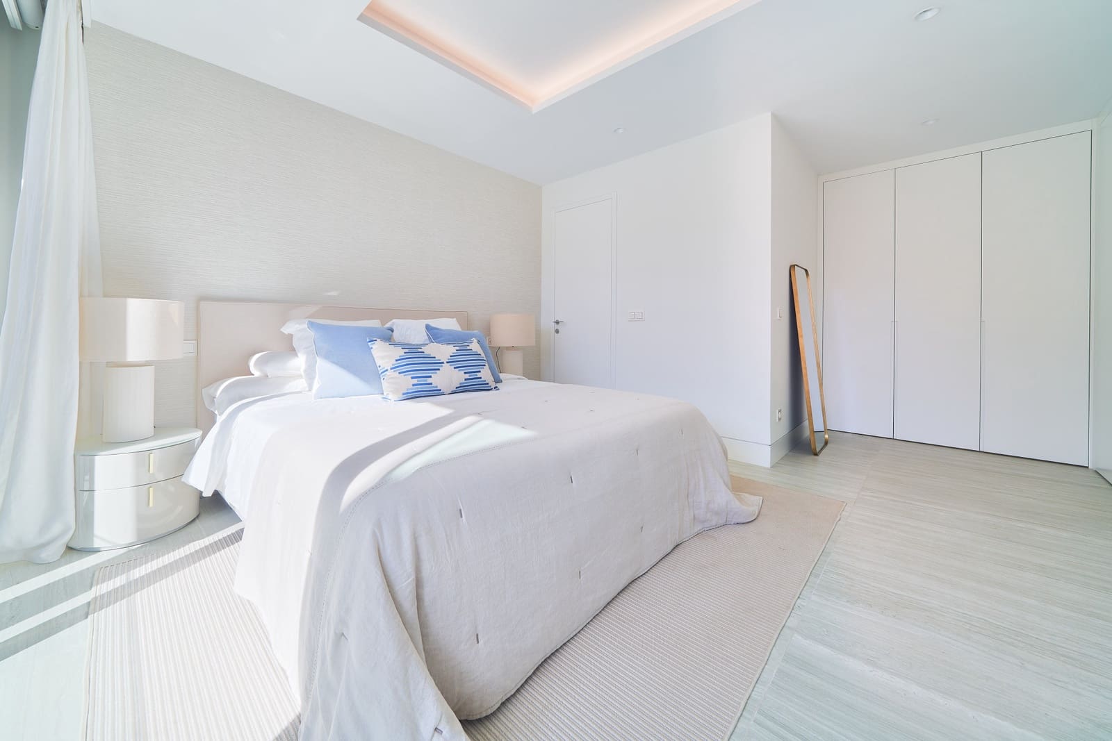 2 slaapkamer Appartement te koop in Estepona met zwembad garage - € 1.280.000 (Ref: 9245926)