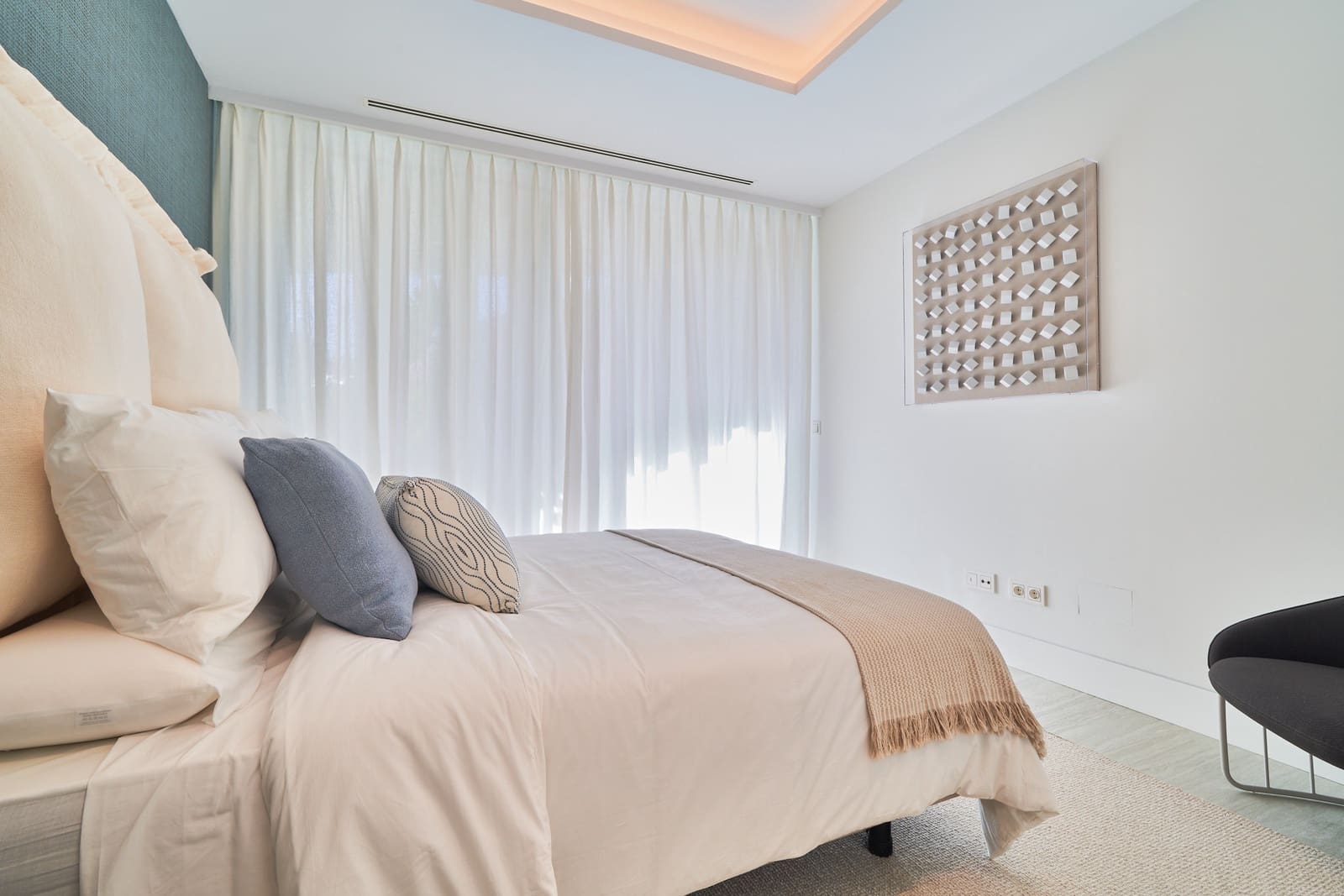 2 slaapkamer Appartement te koop in Estepona met zwembad garage - € 1.280.000 (Ref: 9245926)