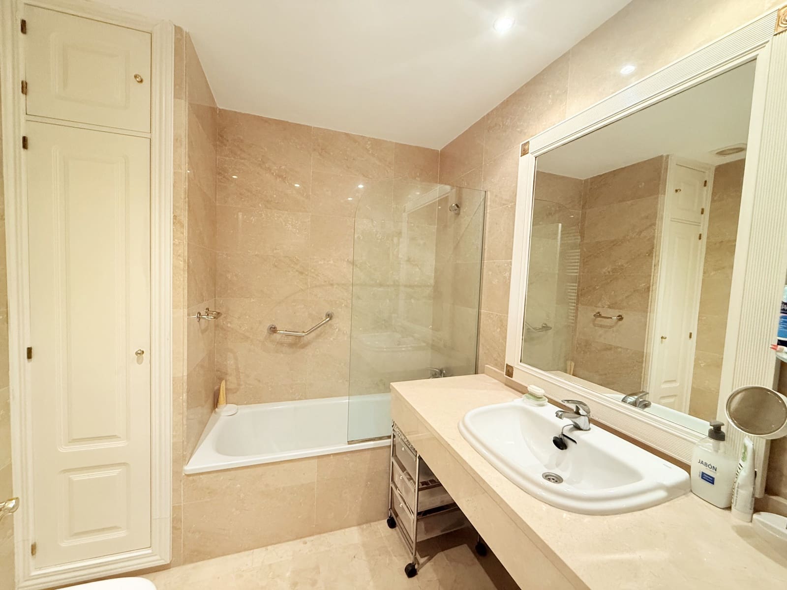 4 bedroom Penthouse for sale in Marbella with pool garage - € 1,500,000 (Ref: 9245930)