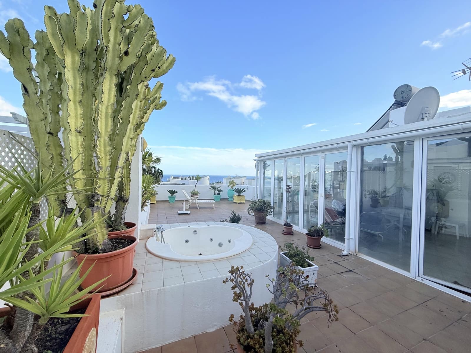 4 bedroom Penthouse for sale in Marbella with pool garage - € 1,500,000 (Ref: 9245930)