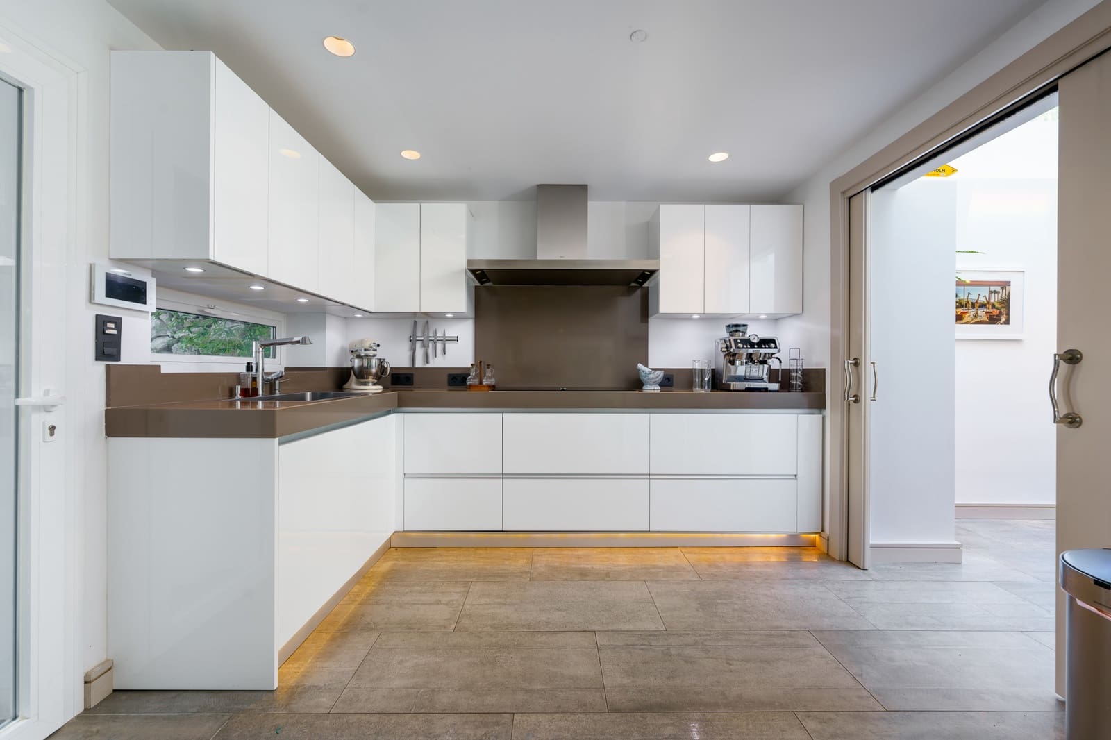 6 Zimmer Villa zu verkaufen in Nueva Andalucia mit Pool Garage - 2.590.000 € (Ref: 9245935)