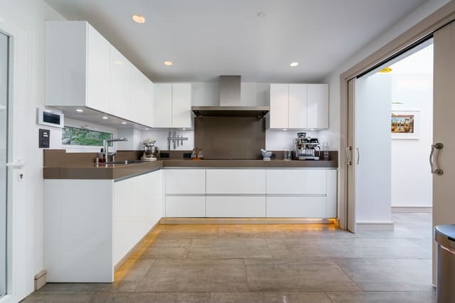 6 Zimmer Villa zu verkaufen in Nueva Andalucia, Marbella mit Pool Garage - 2.590.000 € (Ref: 9245935)