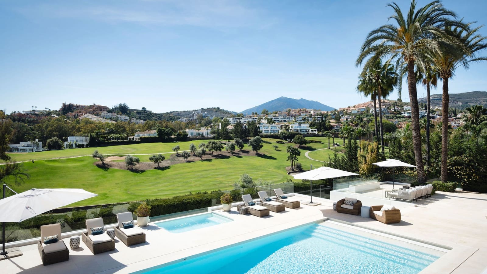 7 sypialnia Willa na sprzedaż w Marbella z basenem garażem - 3 990 000 € (Ref: 9245936)
