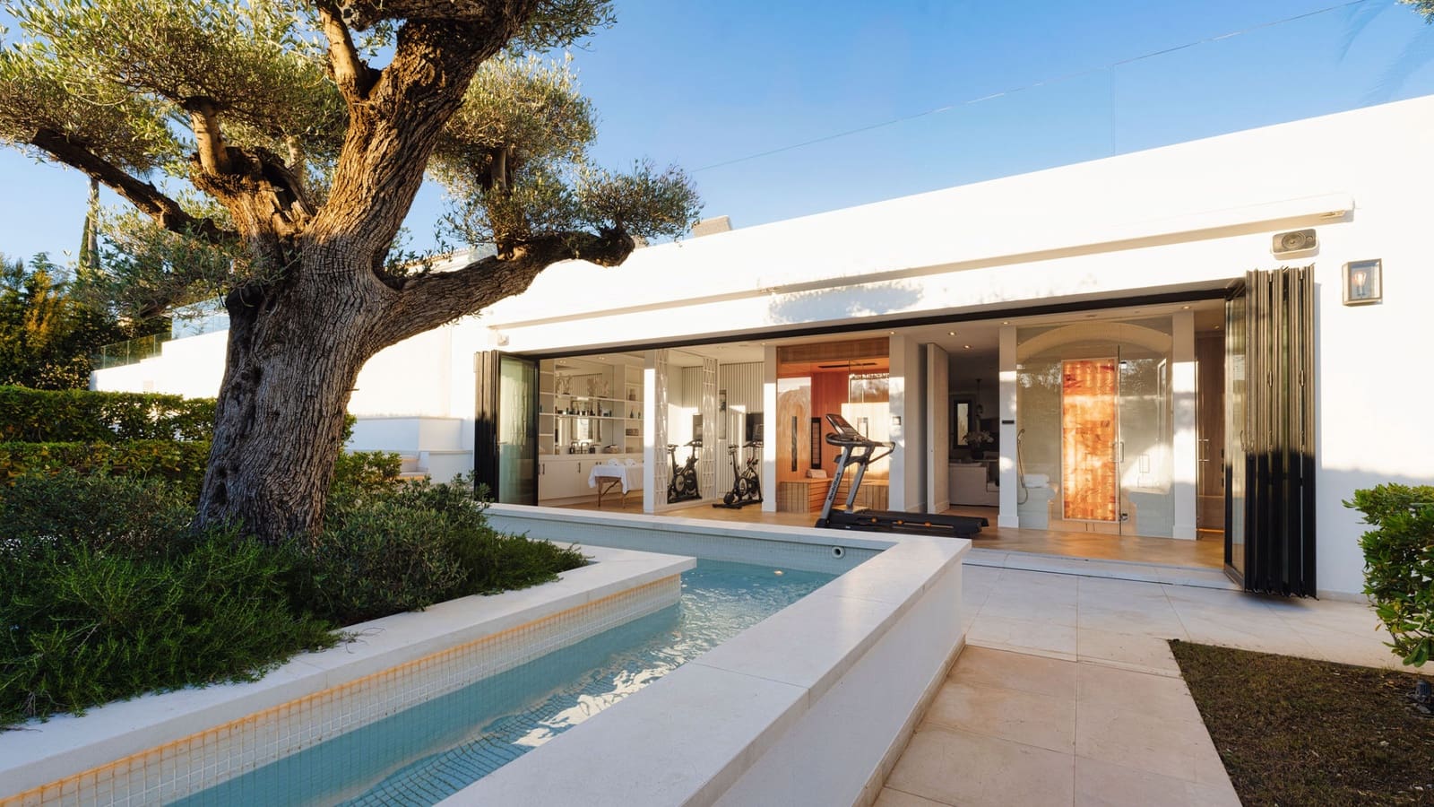 7 sypialnia Willa na sprzedaż w Marbella z basenem garażem - 3 990 000 € (Ref: 9245936)