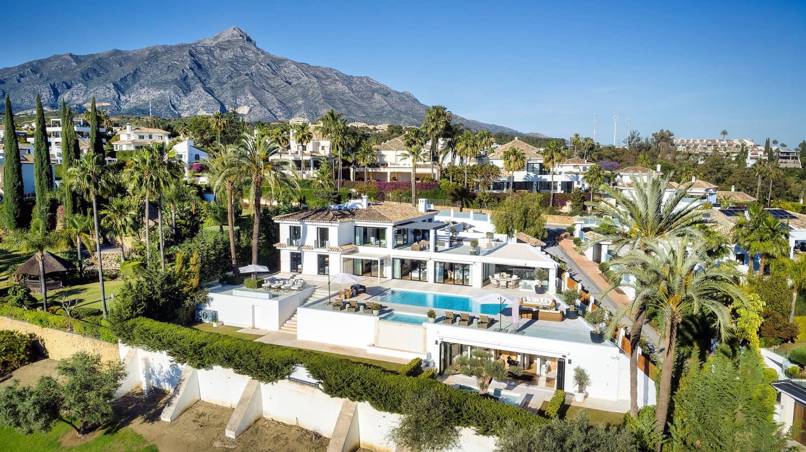 7 sypialnia Willa na sprzedaż w Marbella z basenem garażem - 3 990 000 € (Ref: 9245936)