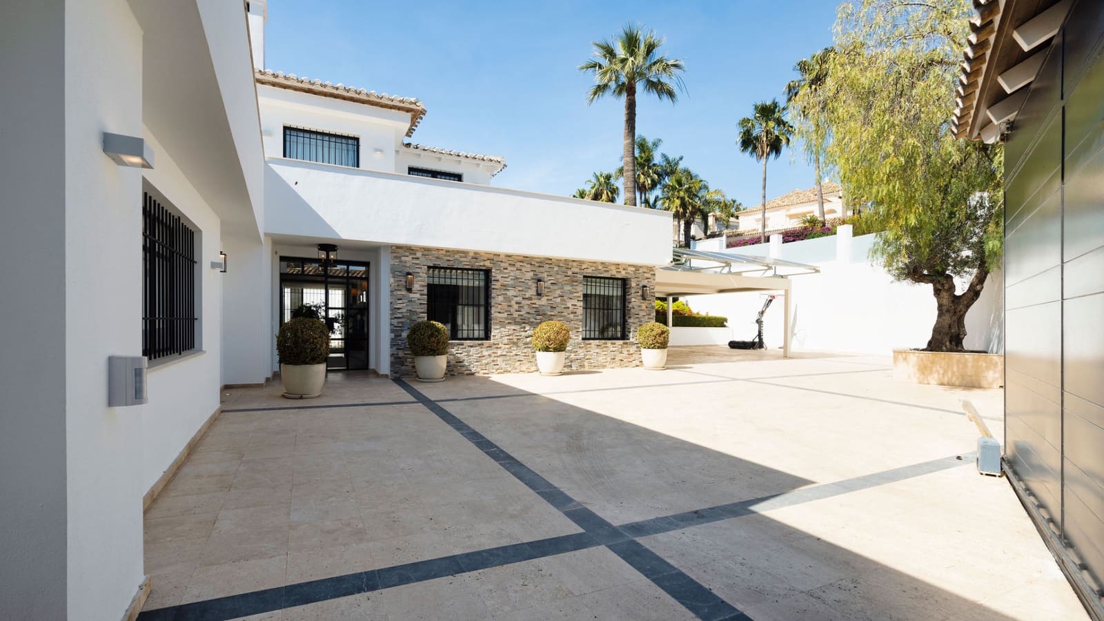 7 sypialnia Willa na sprzedaż w Marbella z basenem garażem - 3 990 000 € (Ref: 9245936)