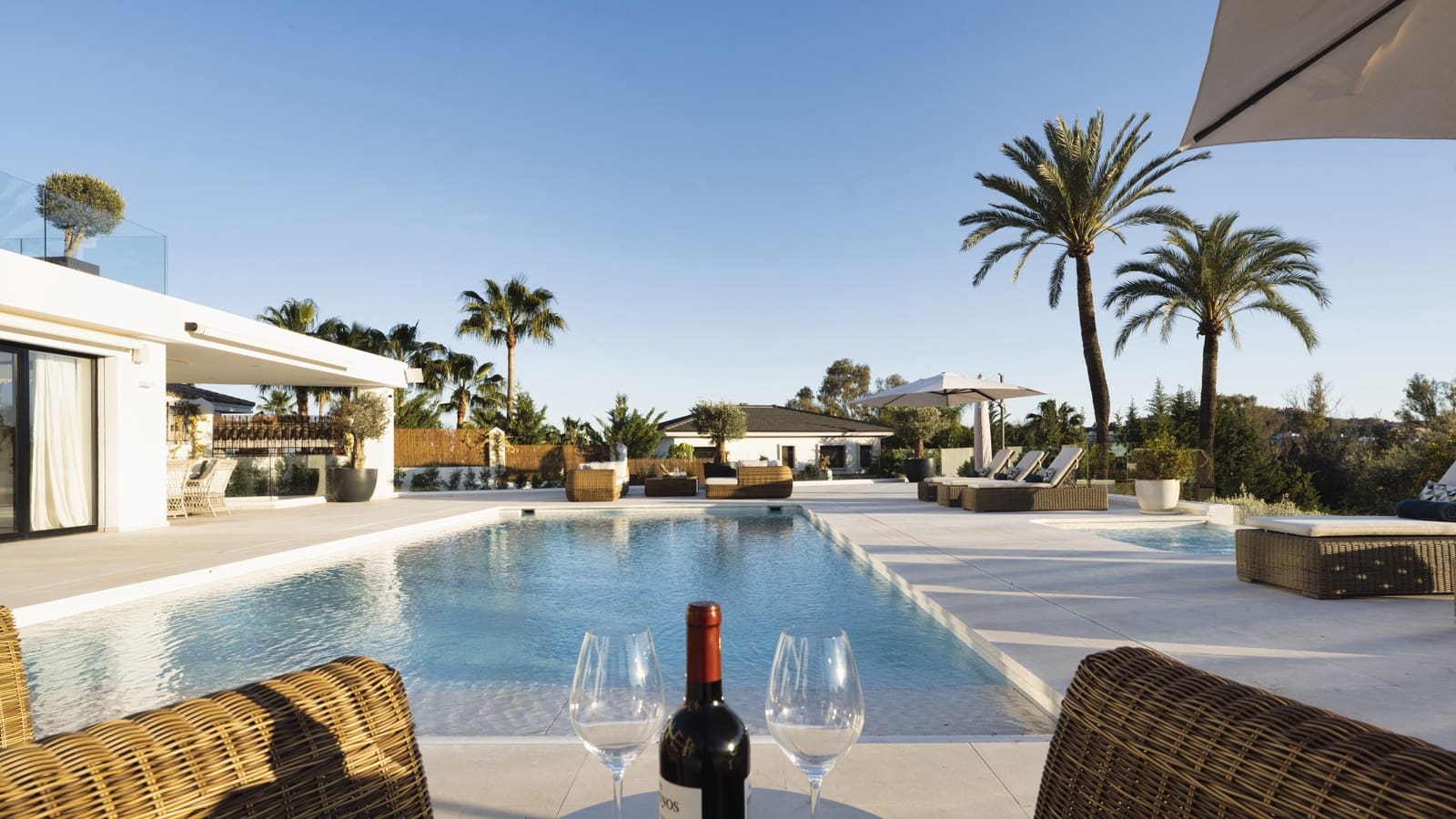 7 sypialnia Willa na sprzedaż w Marbella z basenem garażem - 3 990 000 € (Ref: 9245936)