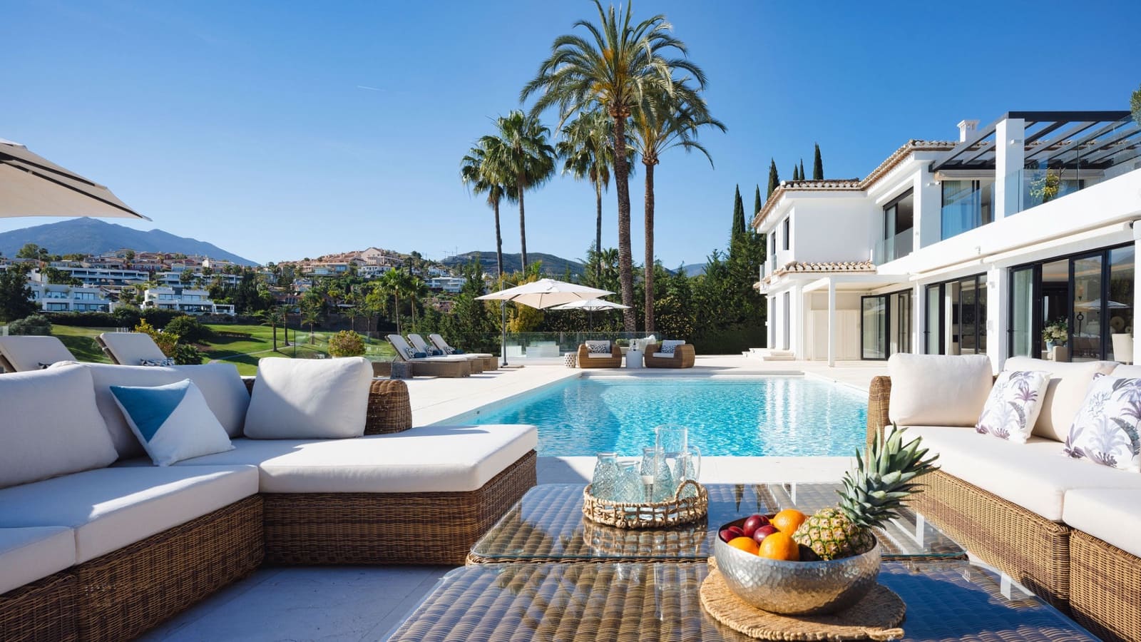 7 sypialnia Willa na sprzedaż w Marbella z basenem garażem - 3 990 000 € (Ref: 9245936)