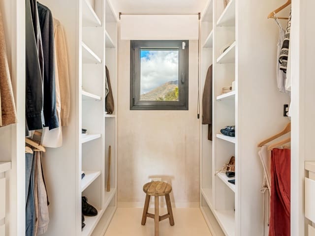 6 quarto Moradia para venda em Estepona com piscina garagem - 2 395 000 € (Ref: 9245937)