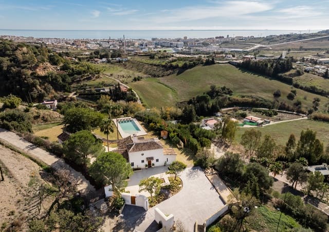 Chalet de 6 habitaciones en Estepona en venta con piscina garaje - 2.395.000 € (Ref: 9245937)