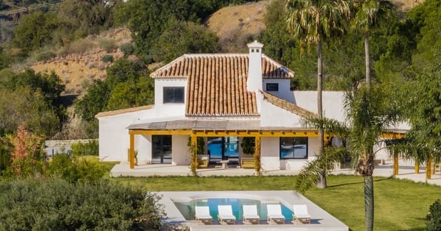 Chalet de 6 habitaciones en Estepona en venta con piscina garaje - 2.395.000 € (Ref: 9245937)