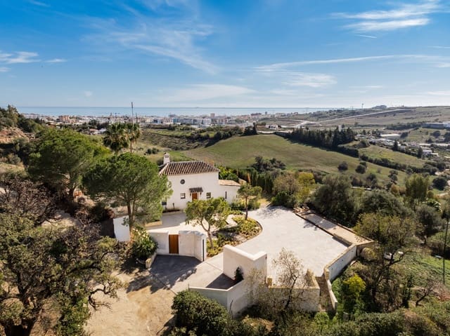Chalet de 6 habitaciones en Estepona en venta con piscina garaje - 2.395.000 € (Ref: 9245937)
