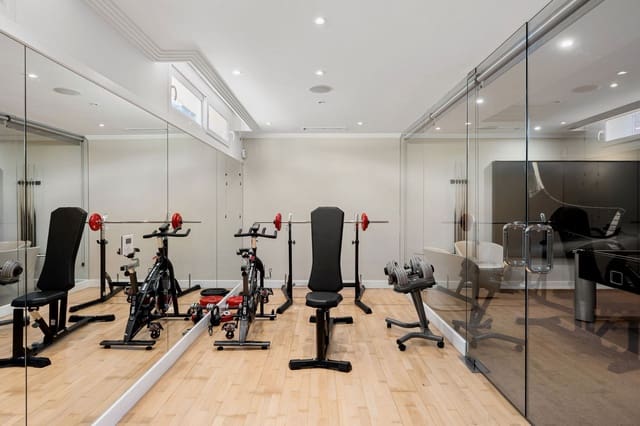 5 bedroom Villa for sale in Marbella with pool garage - € 3,295,000 (Ref: 9245938)