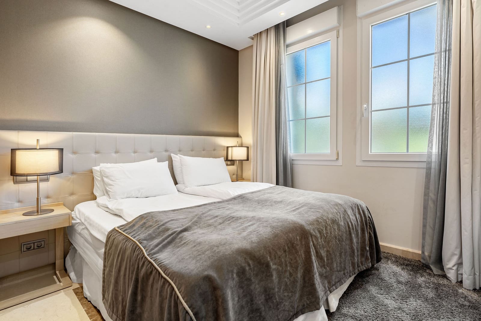 5 bedroom Villa for sale in Marbella with pool garage - € 3,295,000 (Ref: 9245938)