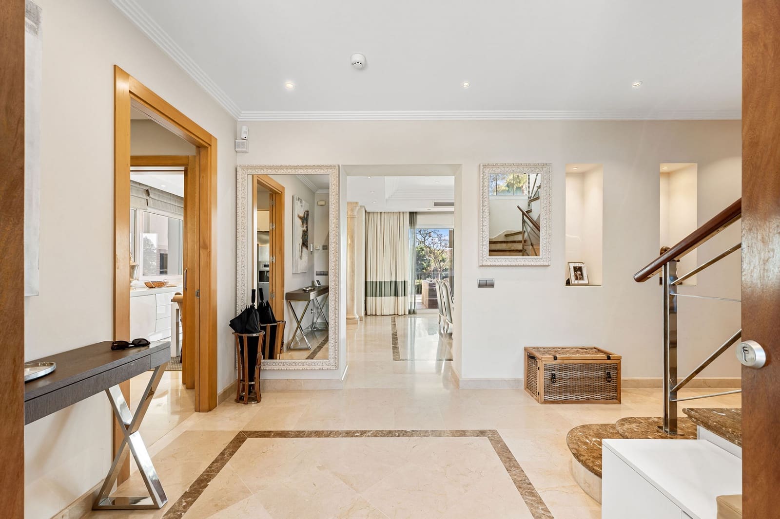 5 bedroom Villa for sale in Marbella with pool garage - € 3,295,000 (Ref: 9245938)