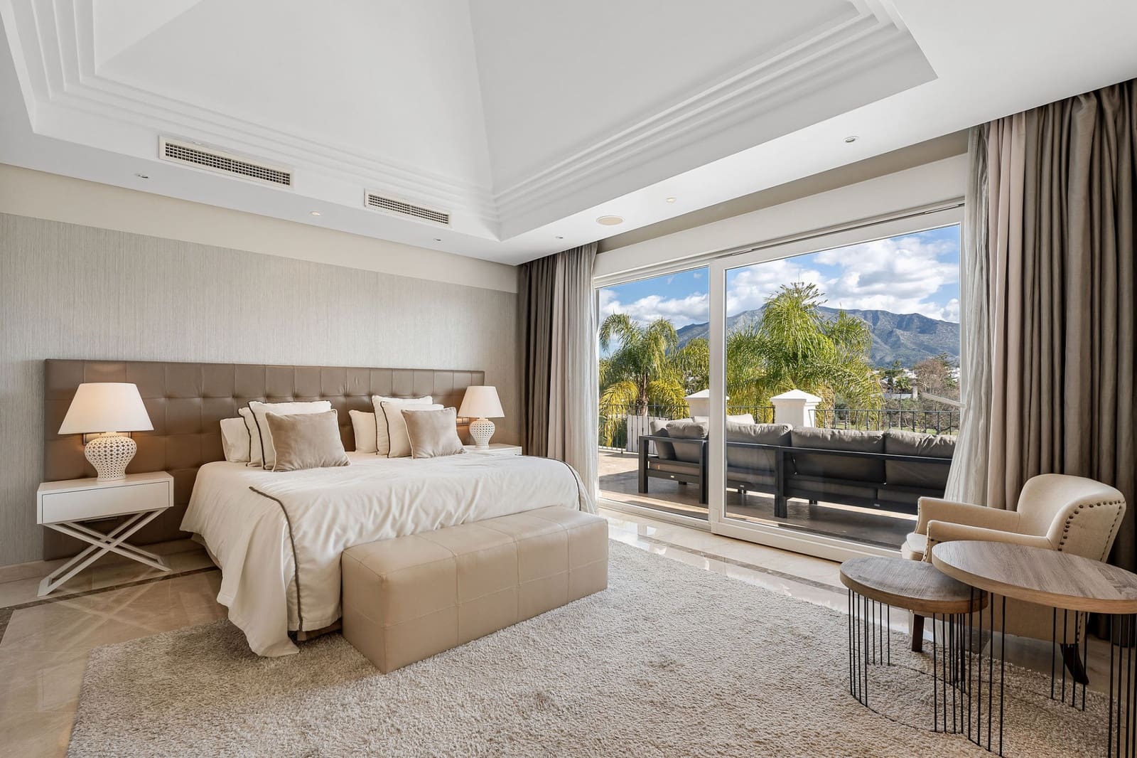 5 bedroom Villa for sale in Marbella with pool garage - € 3,295,000 (Ref: 9245938)