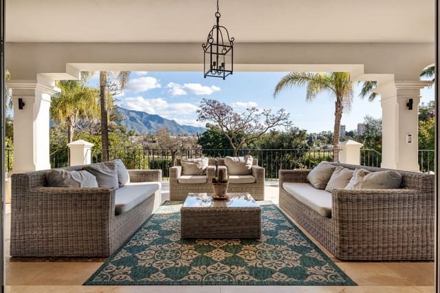 5 bedroom Villa for sale in Marbella with pool garage - € 3,295,000 (Ref: 9245938)