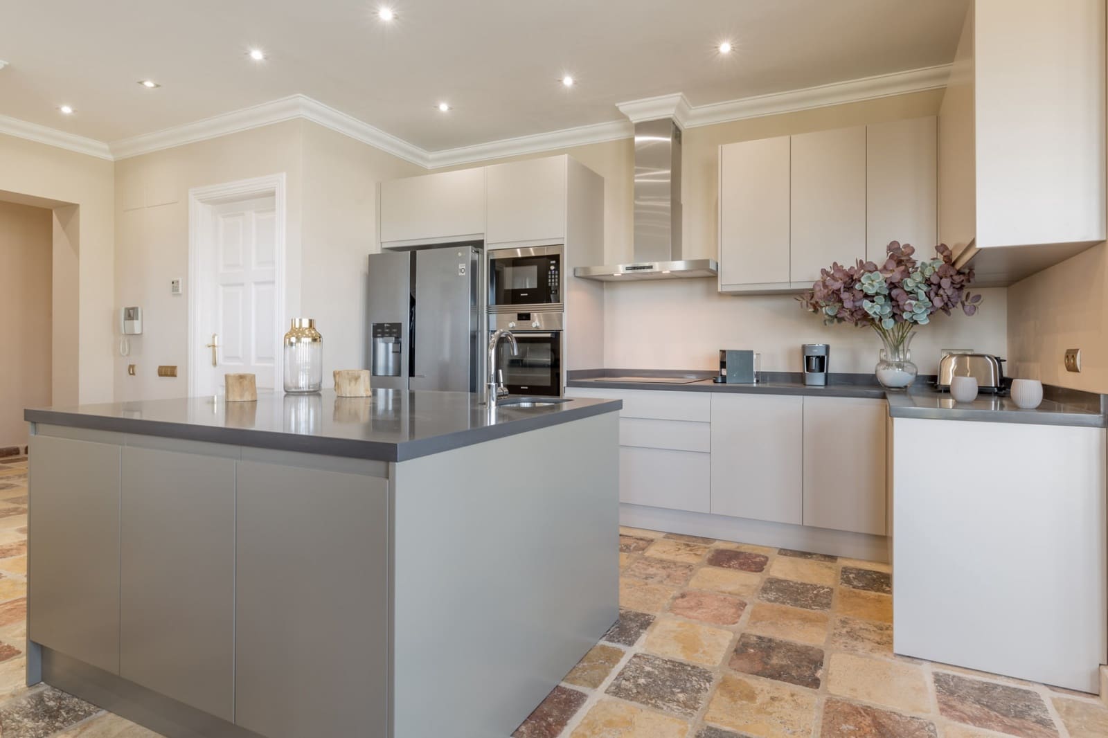 Chalet de 11 habitaciones en Benahavís en venta con piscina garaje - 4.500.000 € (Ref: 9245940)