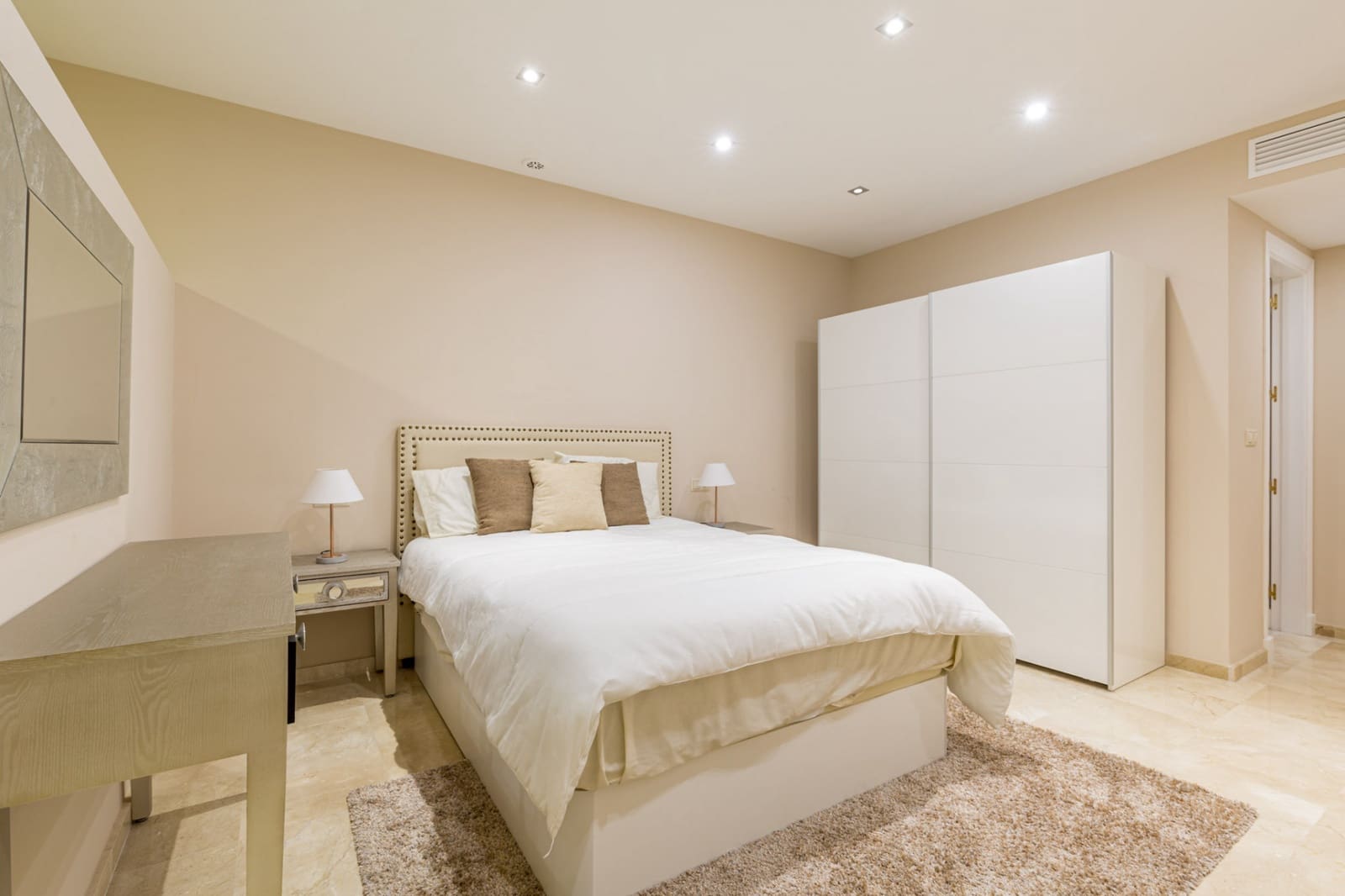 Chalet de 11 habitaciones en Benahavís en venta con piscina garaje - 4.500.000 € (Ref: 9245940)