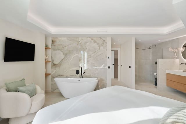 3 sypialnia Dom na sprzedaż w Marbella z basenem - 998 000 € (Ref: 9245941)