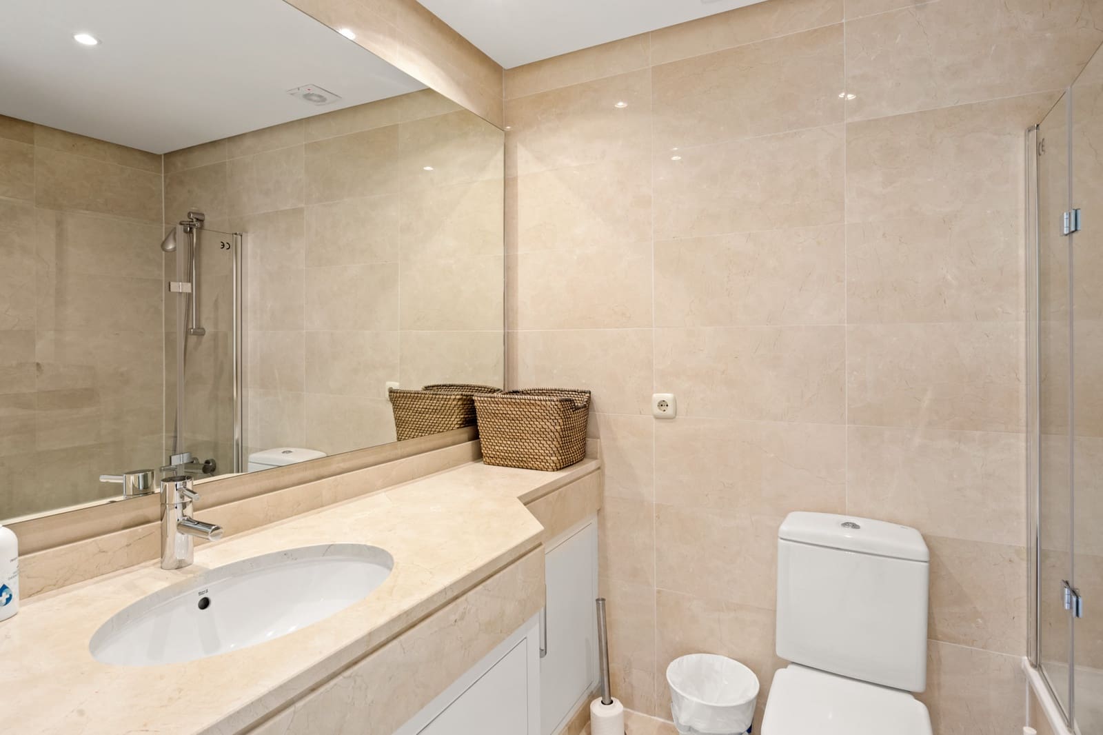 2 chambre Appartement à vendre à Estepona avec piscine garage - 390 000 € (Ref: 9245942)