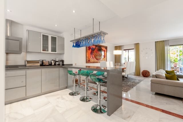 4 bedroom Townhouse for sale in Marbella with pool garage - € 1,100,000 (Ref: 9245943)