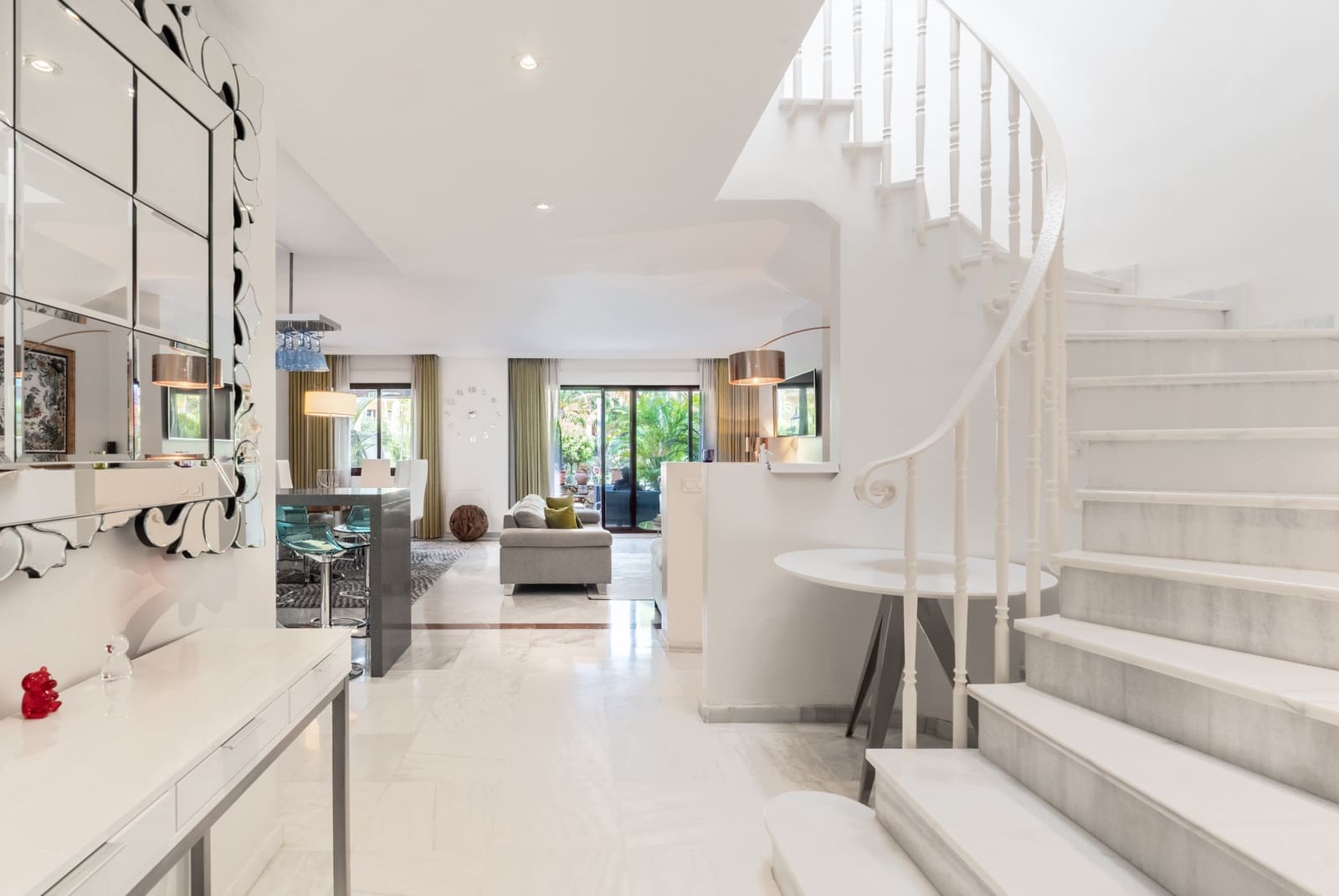 4 bedroom Townhouse for sale in Marbella with pool garage - € 1,100,000 (Ref: 9245943)