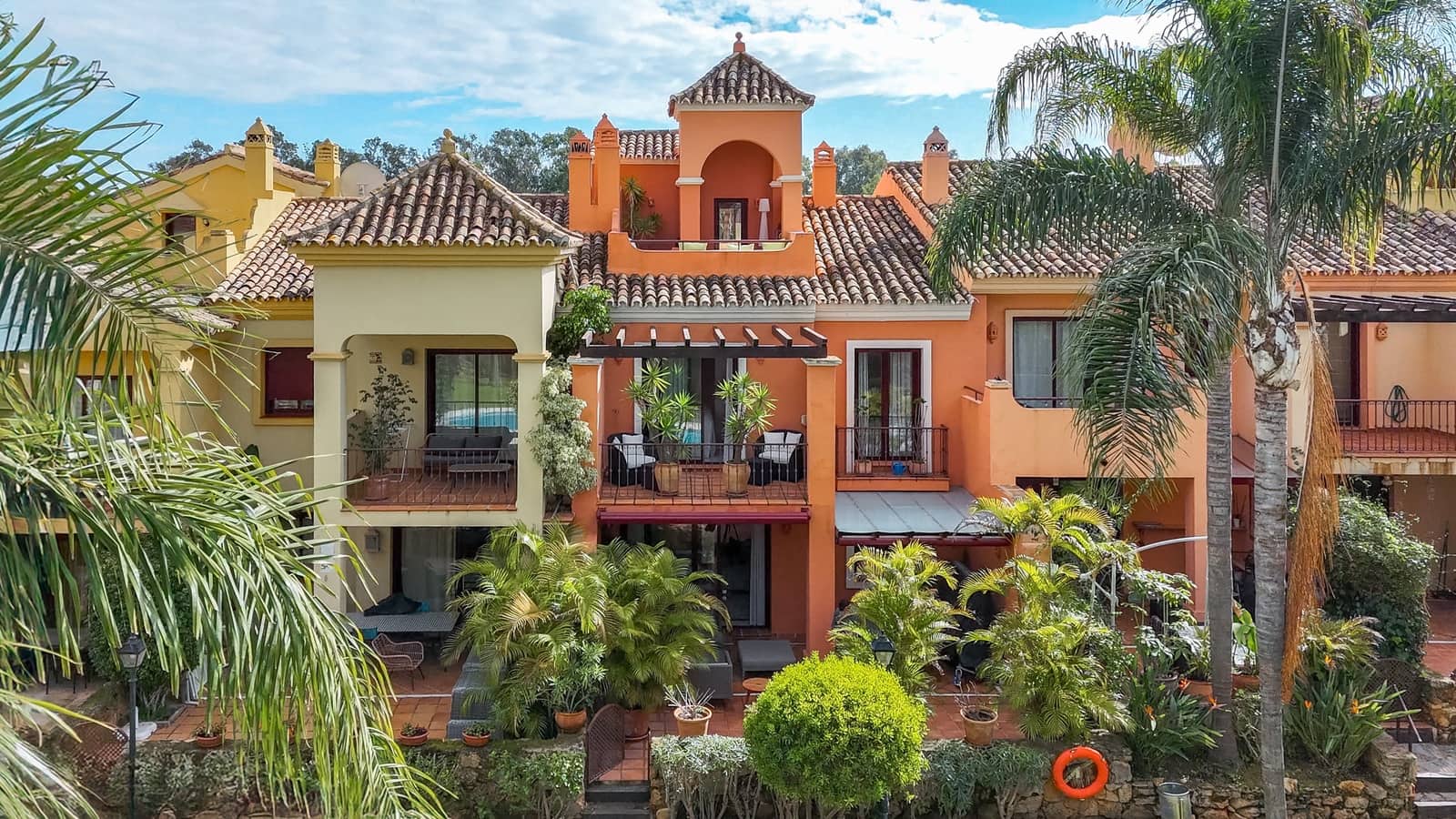 4 bedroom Townhouse for sale in Marbella with pool garage - € 1,100,000 (Ref: 9245943)