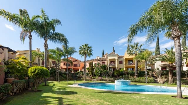 4 bedroom Townhouse for sale in Marbella with pool garage - € 1,100,000 (Ref: 9245943)