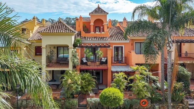 4 bedroom Townhouse for sale in Marbella with pool garage - € 1,100,000 (Ref: 9245943)