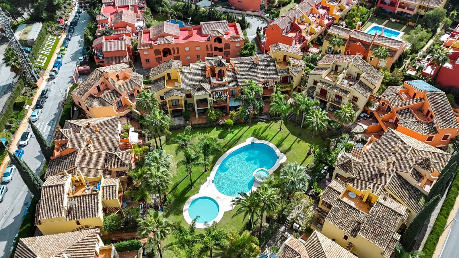 4 bedroom Townhouse for sale in Marbella with pool garage - € 1,100,000 (Ref: 9245943)