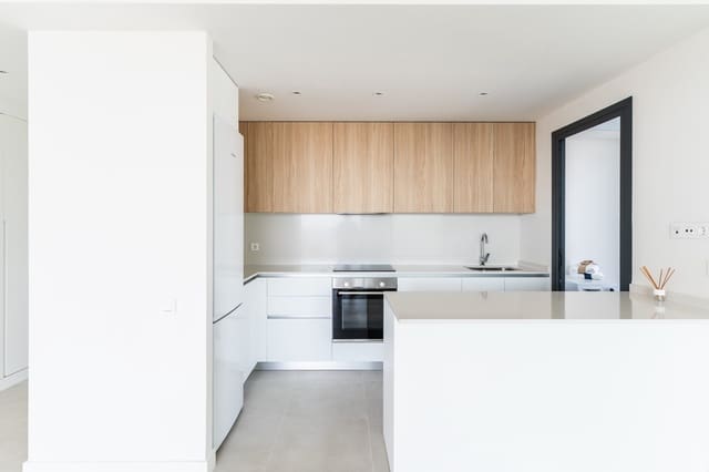 3 chambre Penthouse à vendre à Estepona avec piscine garage - 760 000 € (Ref: 9245944)