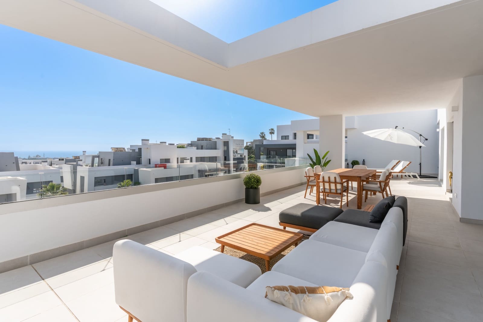 3 chambre Penthouse à vendre à Estepona avec piscine garage - 760 000 € (Ref: 9245944)